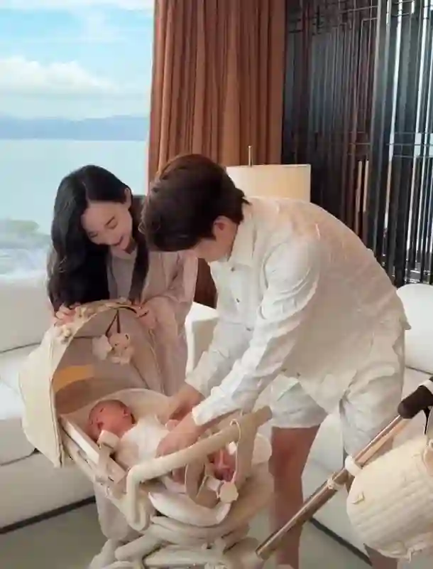 36岁张檬晒近照！气色恢复得真不错，住月子中心56天花费116万