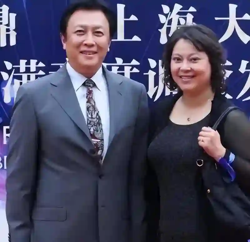 历经三十五载，73岁唐国强终于迎来报应，原配孙涛得以安息