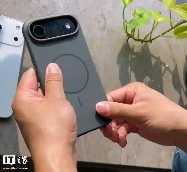 初探苹果最薄iPhone 17 Air戴手机壳效果