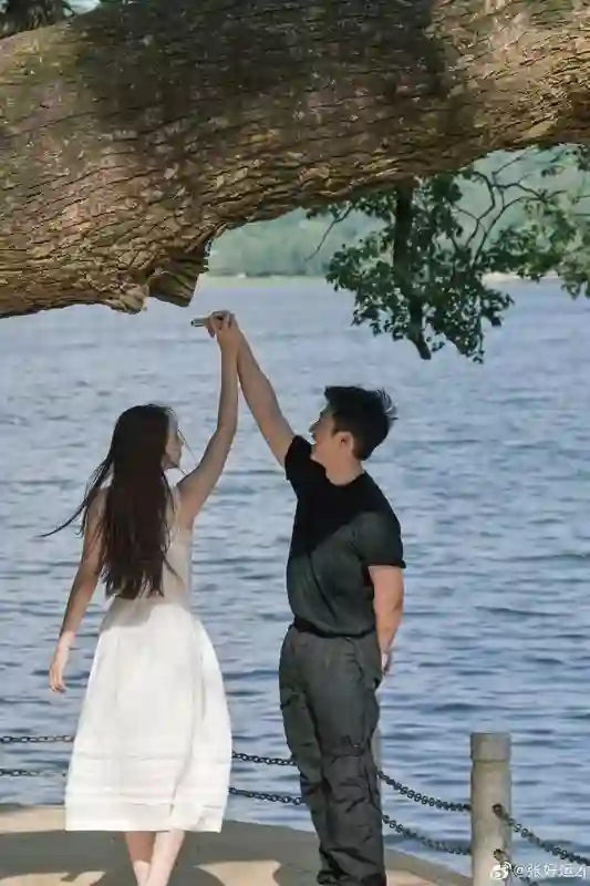 被骂了两年，他俩要结婚了？