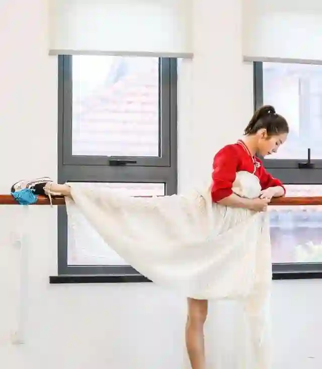 江一燕携夫走红毯，到处认干爹的茶艺大师，如今想靠浪姐“洗白”