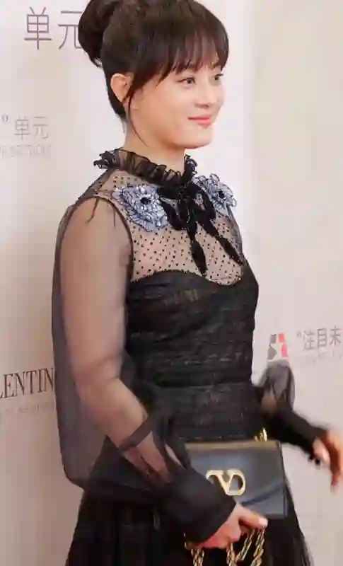 当32岁杨紫和42岁孙俪站在一起，我才彻底明白，气质远胜于美貌