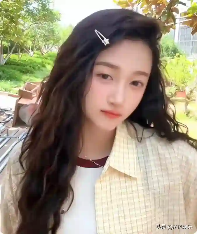恋爱八年不结婚，这一次，海边拍吻戏的关晓彤没给鹿晗留一丝体面