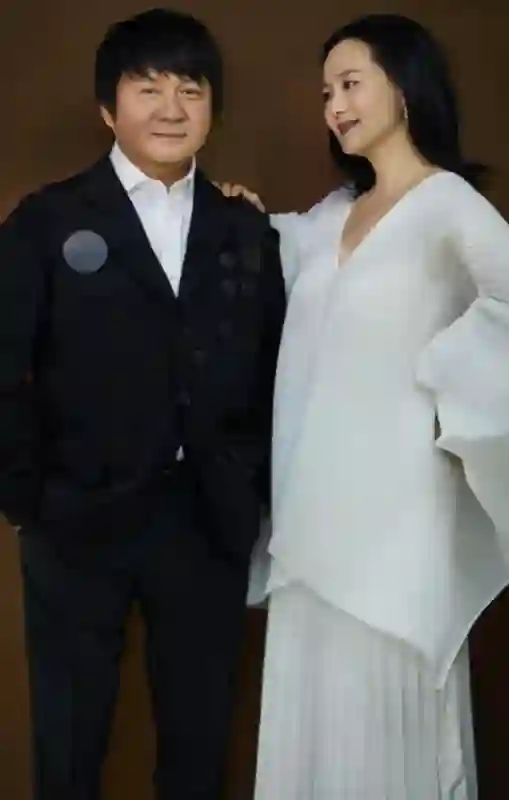 王菲也没想到，自己抛弃的前男友栾树，如今在咏梅手里闪闪发光