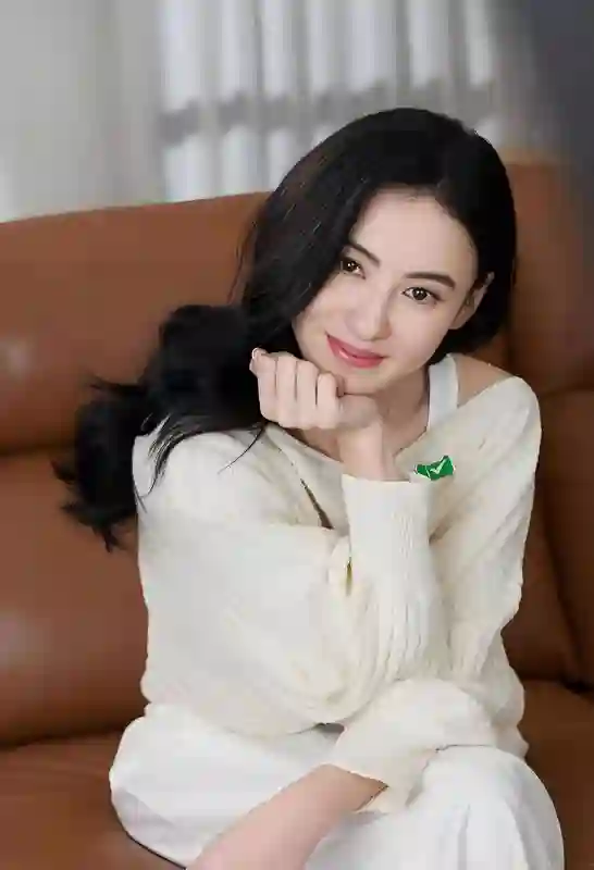 张柏芝这逆天颜值！身为几个娃的妈，却年轻得宛如未婚俏佳人