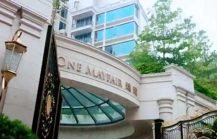 郭嘉文开美甲店生意火爆，在维港豪宅内宴请宾客，李泽楷未现身