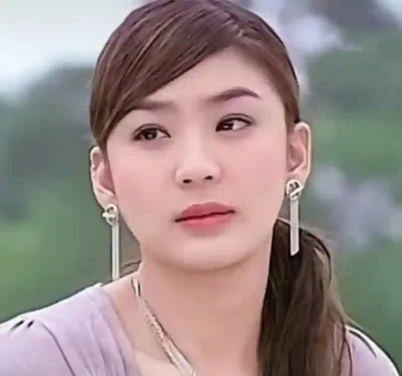 47岁洪小铃产后首现身！自曝“塞奶”剧痛难忍，谈及父亲离世当场泪崩