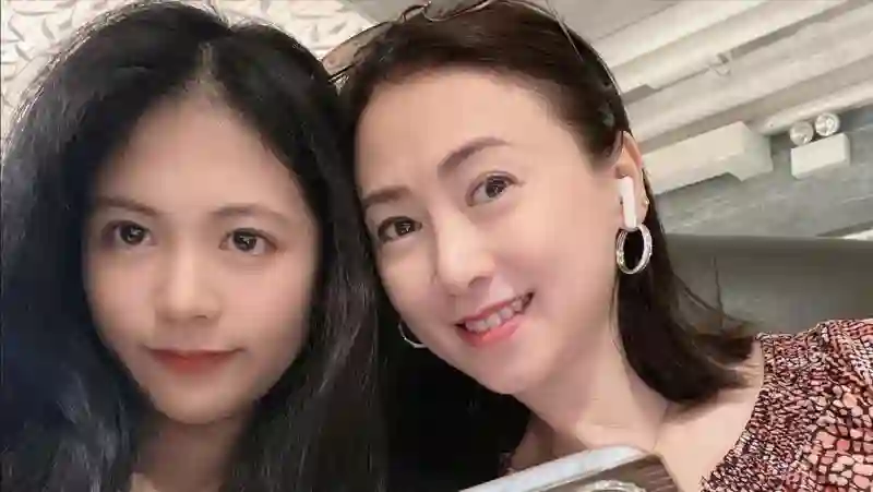 翁虹自曝与老公1年见1次，小别胜新婚，直言最美星二代女儿难出道