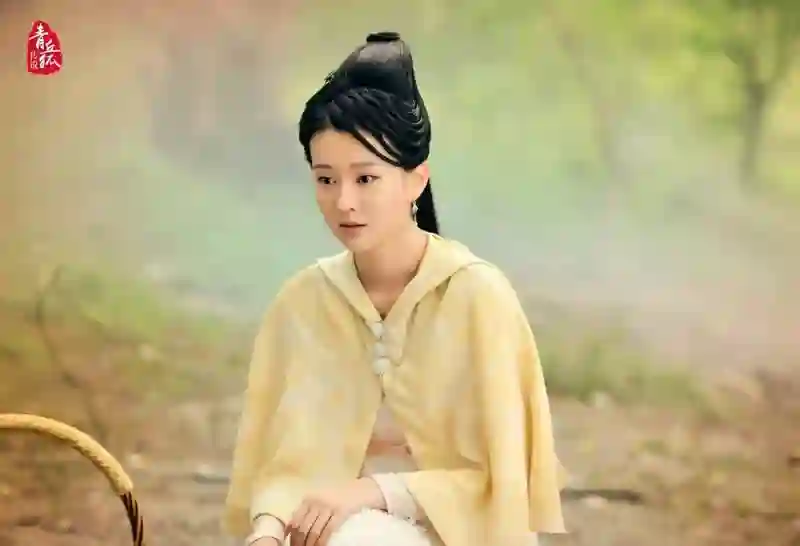 31岁乔欣嫁豪门后状态绝了，穿浅紫色碎花裙温柔有气质，脸圆了旺夫相明显