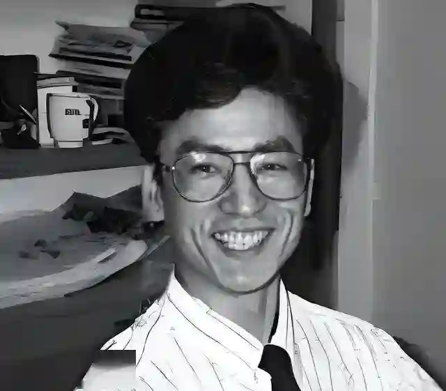 “央视一哥”白岩松被病痛折磨，曾多次想不开，56岁白发满头