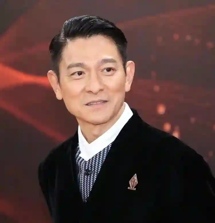 断崖式衰老！刘德华像老头，成龙老态尽显，这些明星怎么成这样了