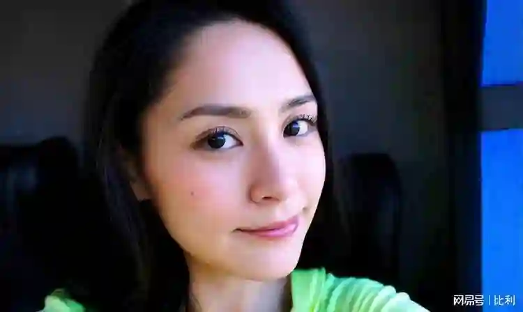 阿娇一个人独居北京3居室，自称比香港要便宜，44岁仍想怀孕生子