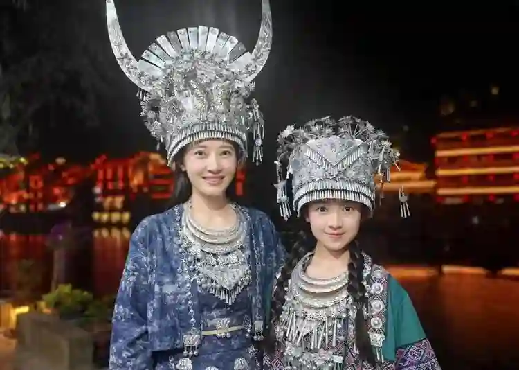 聂远携妻女回贵州，11女儿被夸赞漂亮，没上几天学，拍摄了3部戏