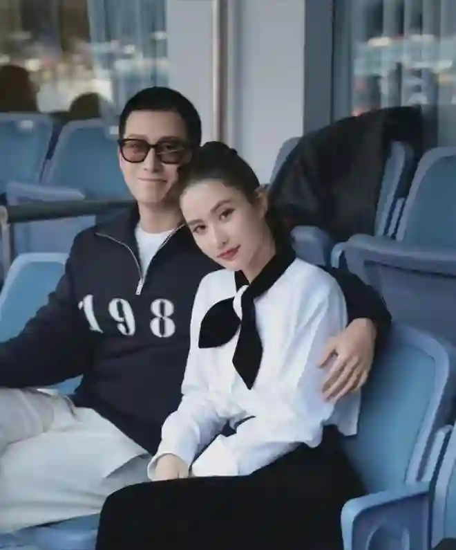 窦骁为何超莲庆生，低调回应婚变，恩爱不需外显
