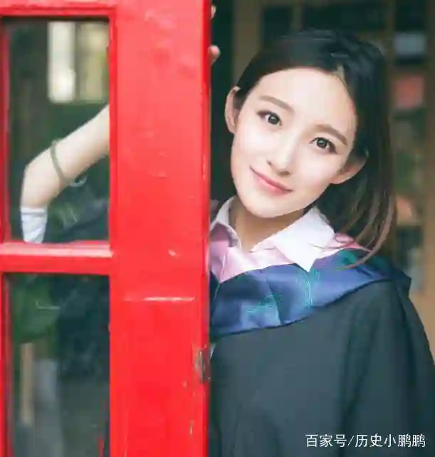 央视的美女主持，长得太漂亮了，网友：比董卿、周涛还漂亮