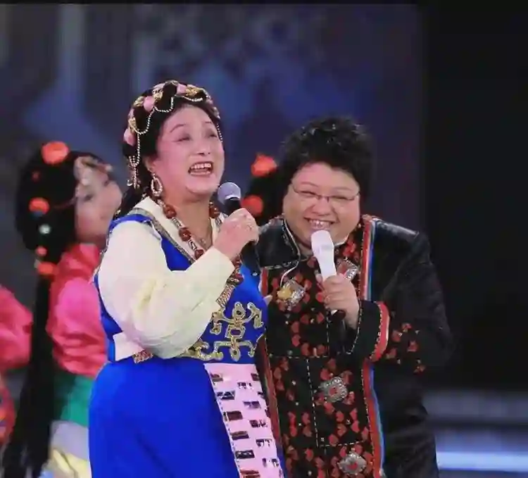 “骗”了我们30年，韩红父亲竟是家喻户晓的他，难怪都不敢得罪她