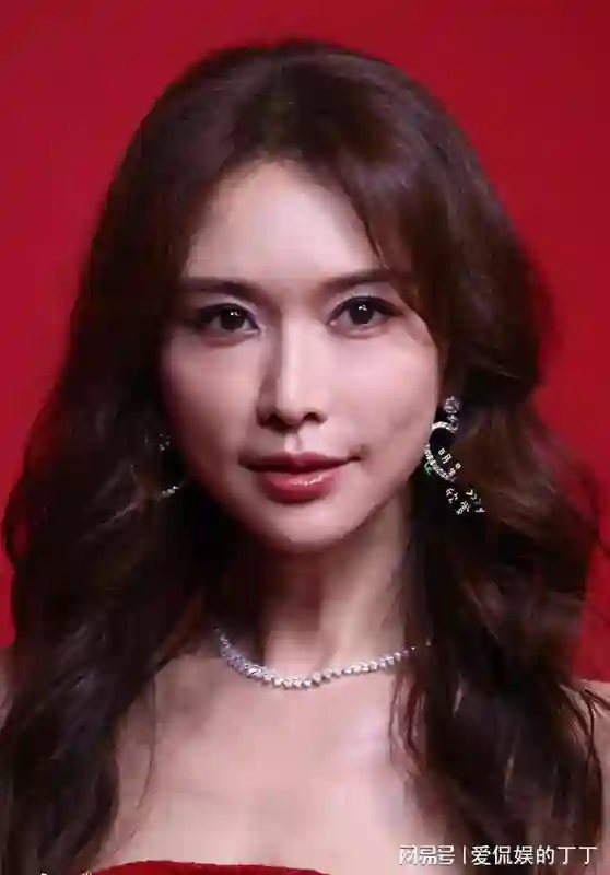 上海芭莎生图太真实，林志玲皮包骨，宋佳嫩了，被压轴的杨幂抢镜