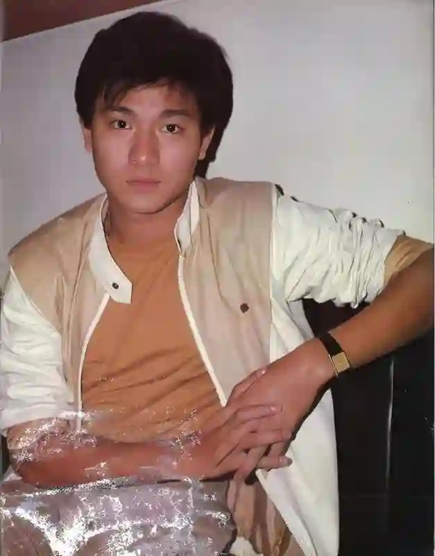 他是刘德华唯一绝交的朋友，两人曾被传言为断背，今成光头大叔