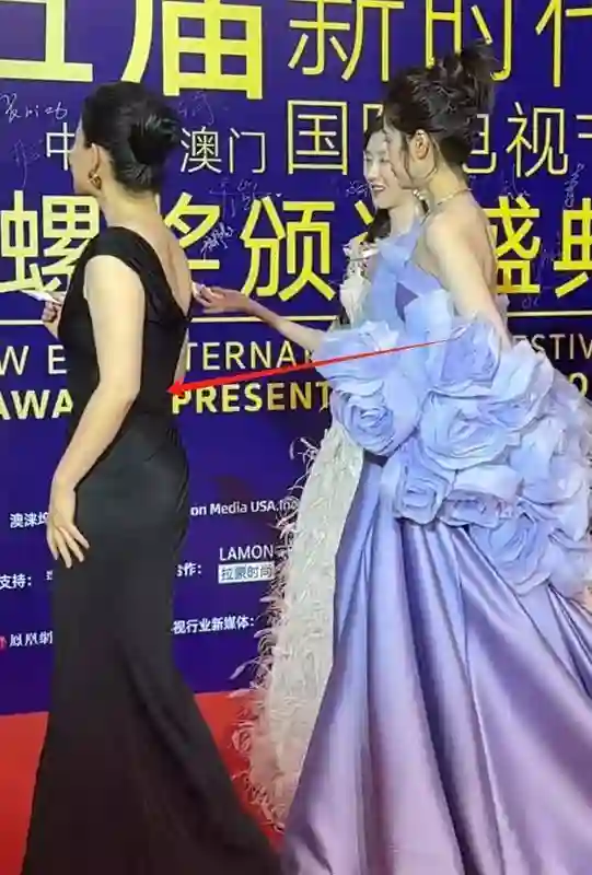 澳门红毯：梅婷大秀长腿惊艳，李梦肤色暗沉油腻，何泓姗生图状态优越