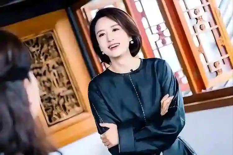 嫁70岁富翁？包养4个男人？曾是央视女主持私生活谣言有多离谱？