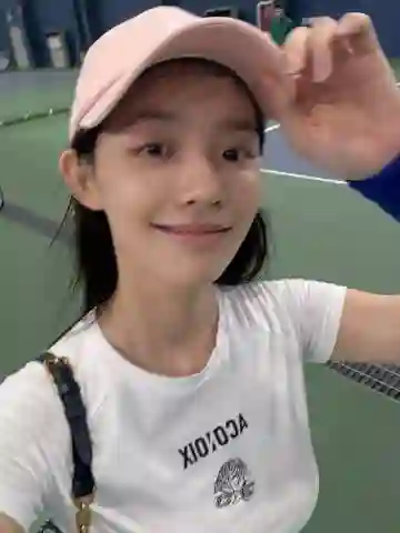 与闺蜜周雨彤自拍状态轻松<em>自然</em>