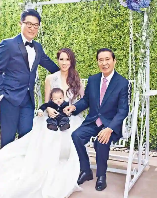她14岁就长得“倾国倾城”，被富豪花8亿娶回家，8年生下4个娃娃