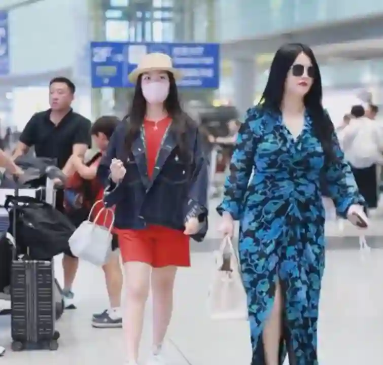 明星带娃过暑假，孙俪一家上山下海，董璇女儿跳舞惊艳，钟丽缇女儿似明星