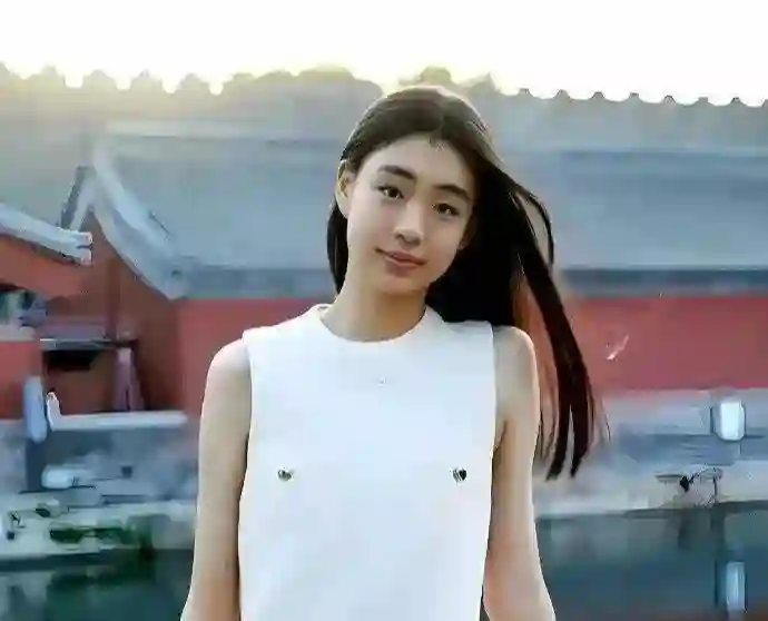 佟大为带17岁女儿拍戏，俩女儿拜师刘天池，长相随妈，个高比例好