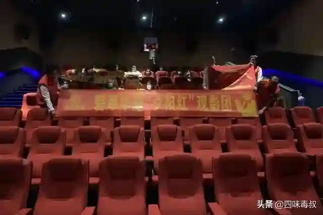 前进！让那些银发老人们，来保卫电影院吧