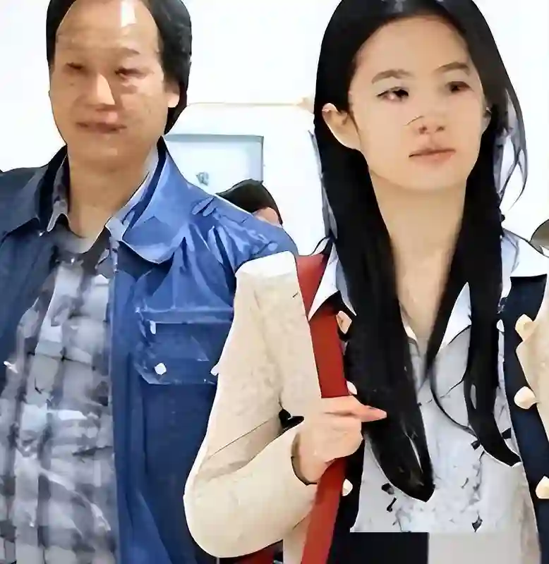 同样被陈金飞力捧，杨采钰与刘亦菲，差距为何如此明显？