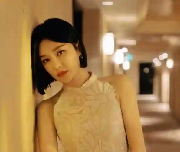 秦岚有多美？刘芸：追她的人太多了，上学时长得漂亮被男生尾随！