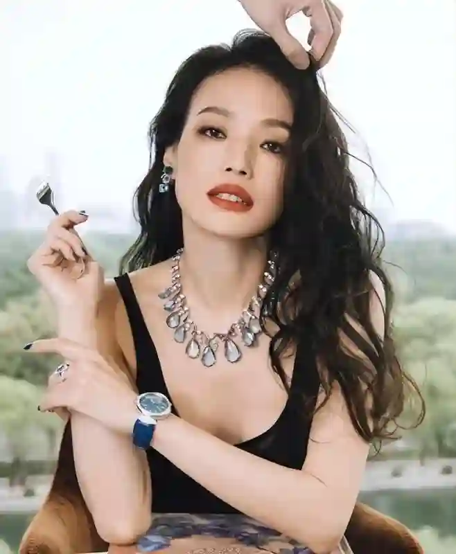 49岁舒淇再破“天花板”，这一次，她让冯小刚和整个娱乐圈沉默了