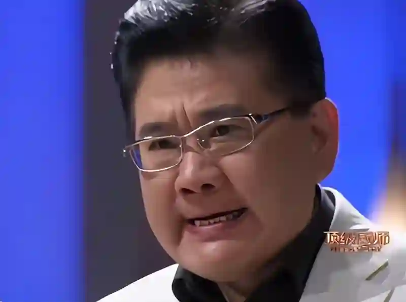 咸猪手、占C位：一张合照戳破白玉兰这晚的温情，难怪刘亦菲缺席