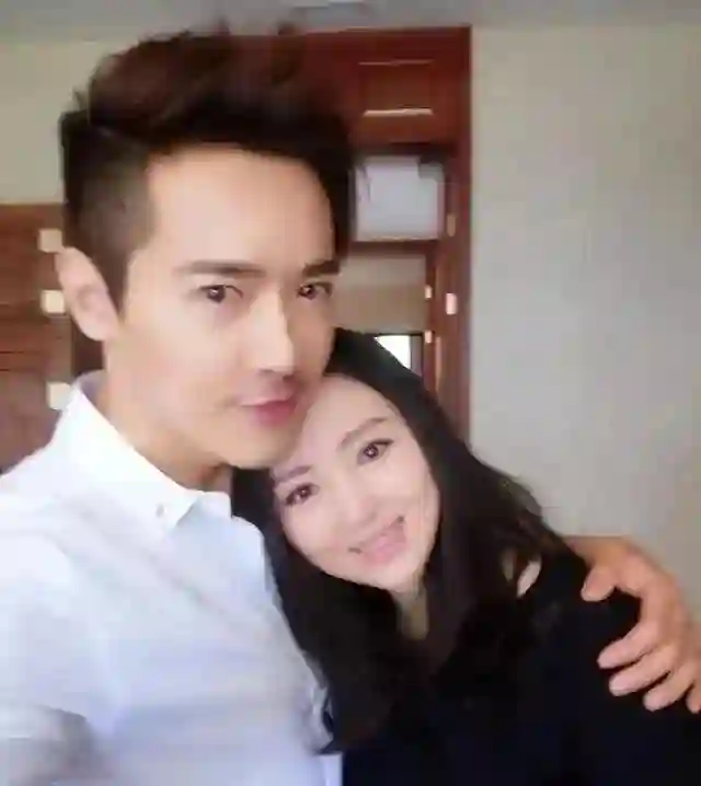 彻底释怀！董璇高云翔离婚6年后，一个甜蜜二婚，一个退圈生女