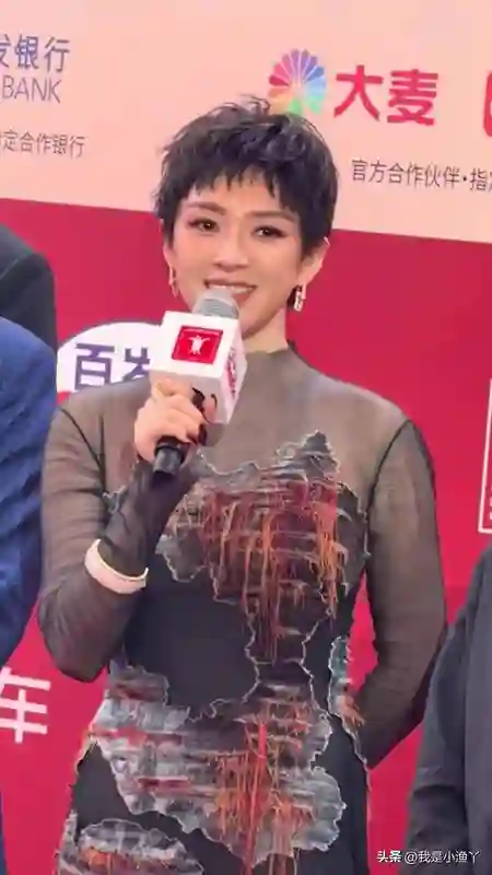 上海这一夜，章子怡短发惊艳，再次诠释顶级骨相美女的高级感