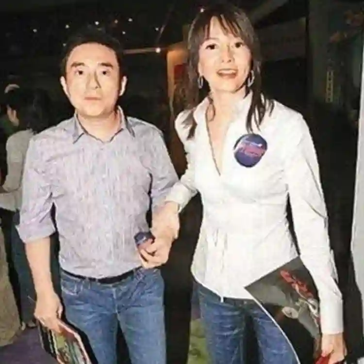 嘲讽周星驰、掌掴刘嘉玲？养男友16年的郑裕玲，分手后无爱但有钱