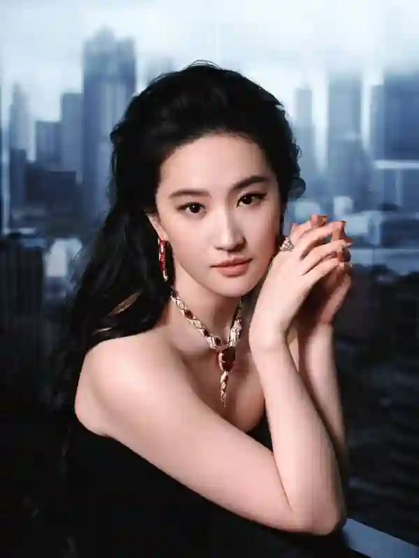 刘亦菲八岁时得过童模冠军，网友：“从小美到大”