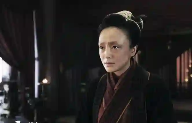 秦岚有多美？刘芸：追她的人太多了，上学时长得漂亮被男生尾随！