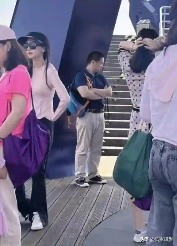 破防！Angelababy离婚3年首晒儿正脸，小海绵神颜暴击：AI建模？