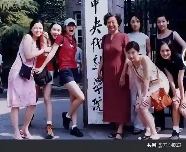 曾黎严重塌房，她的同学章子怡、胡静都红了，她没红，是有原因的