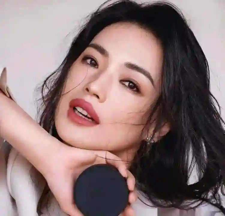49岁舒淇再破“天花板”，这一次，她让冯小刚和整个娱乐圈沉默了