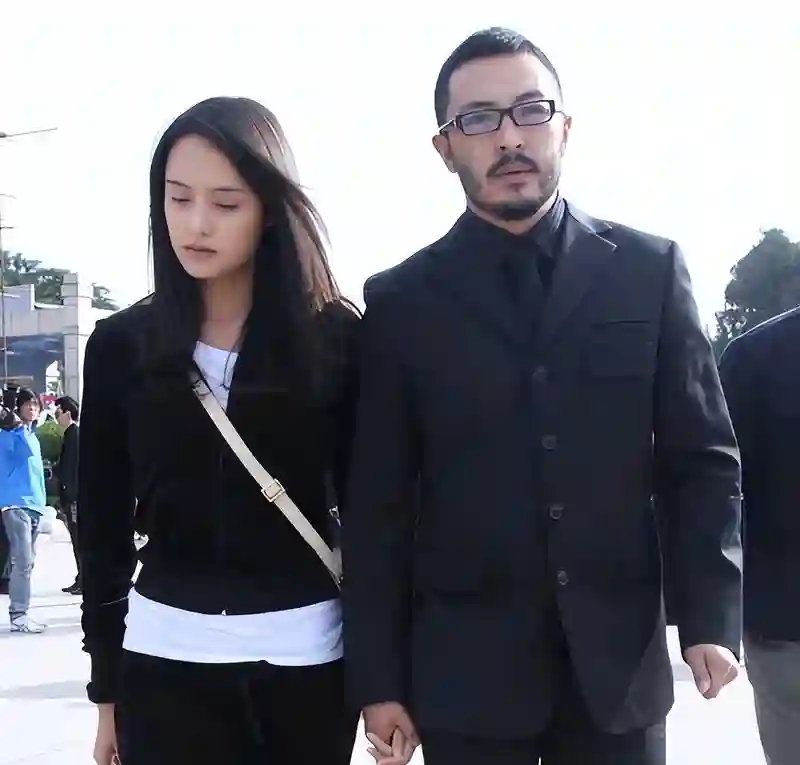 饶敏莉：17岁登上春晚，当老师“包养”影帝12年，如今却选择离婚