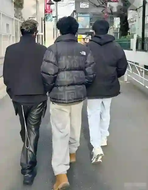 张柏芝晒儿子打球照，Lucas肌肉结实电力足，小Q侧颜帅过谢霆锋