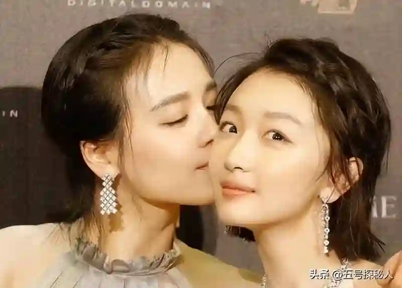 一手好牌打碎！三金影后周冬雨，因缺乏教养付出代价