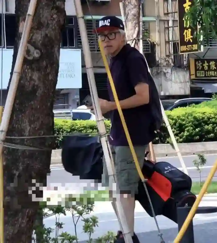 张宇生病后首度露脸！头发全白，身体佝偻，十一郎已提前交代后事