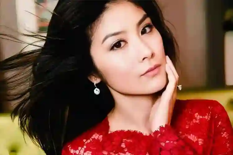 无滤镜下，王琳腊肉脸忍了、戚薇机器脸忍了、萧亚轩老鹰脸没忍住