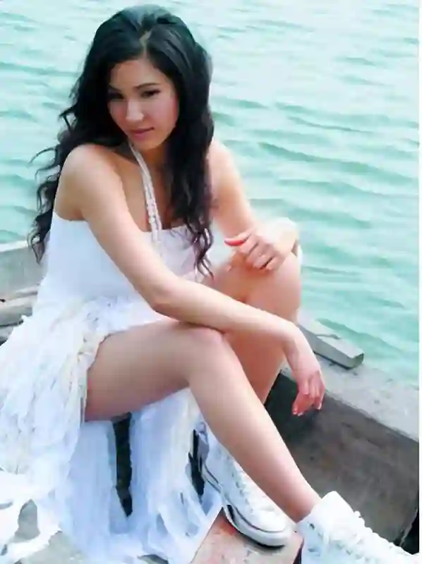 郑佩佩女儿近况曝光：和妈妈超像，在美国当老师，混血儿子很可爱