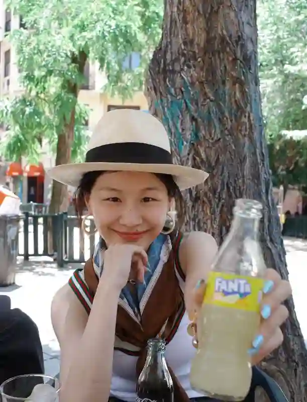 搞笑女艺人也开始营销颜值路线，试图洗脑网友，那么金靖算得上是娱乐圈的大美女吗？