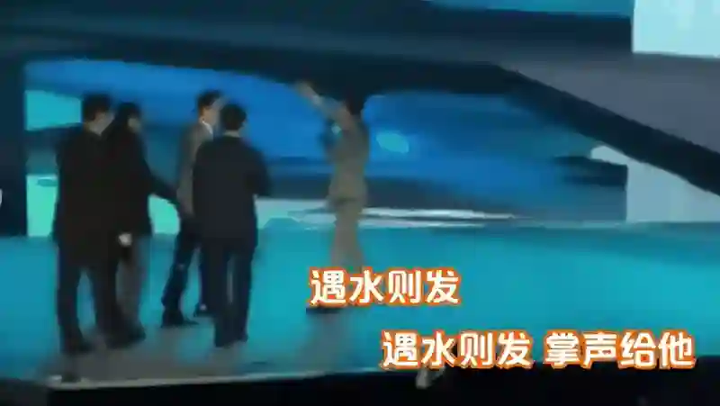 51岁主持人何炅：被保姆起诉，节目停播，婚姻低调，现状令人惊讶