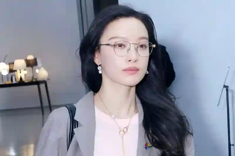 当倪妮说我变老了，全网破防：女明星的坦诚，戳中了谁的焦虑？